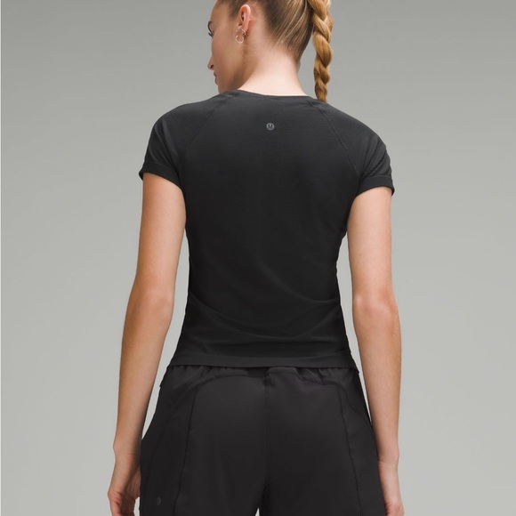 Swiftly Tech Short-Sleeve Shirt 2.0 – Waist Length - Picture 2 of 4